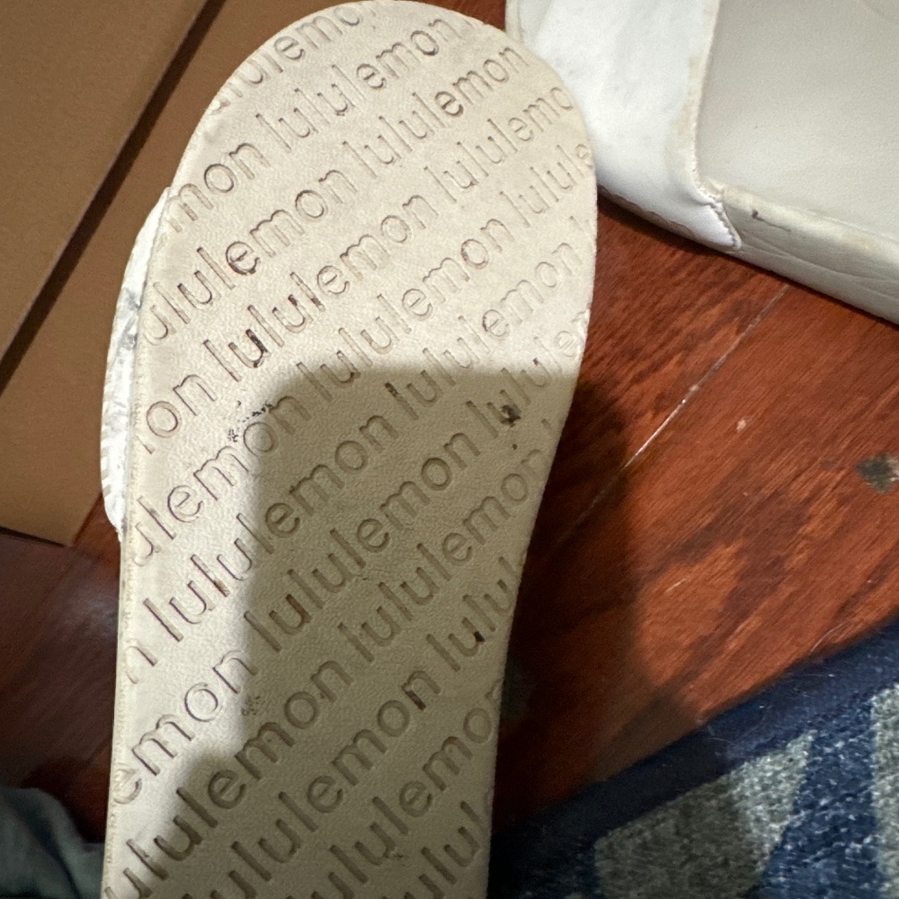 COPY - Lululemon slides